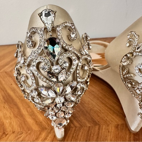 Badgely Mischka Cream Meagan Embellished Crystal Wedge Shoes Wedding Guest GUC - Picture 7 of 10
